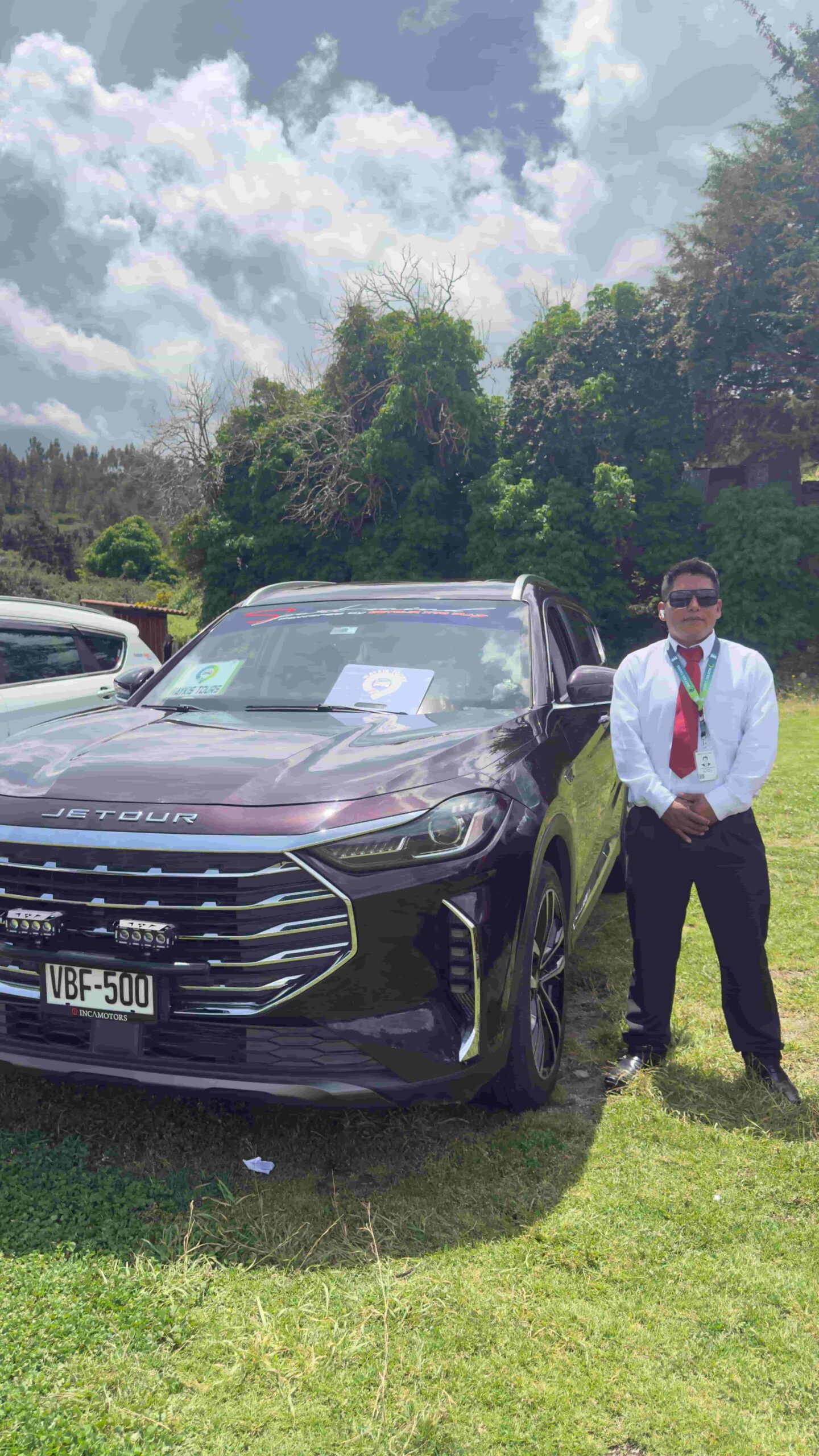 Conductor con SUV Jetour Taxi Cusco